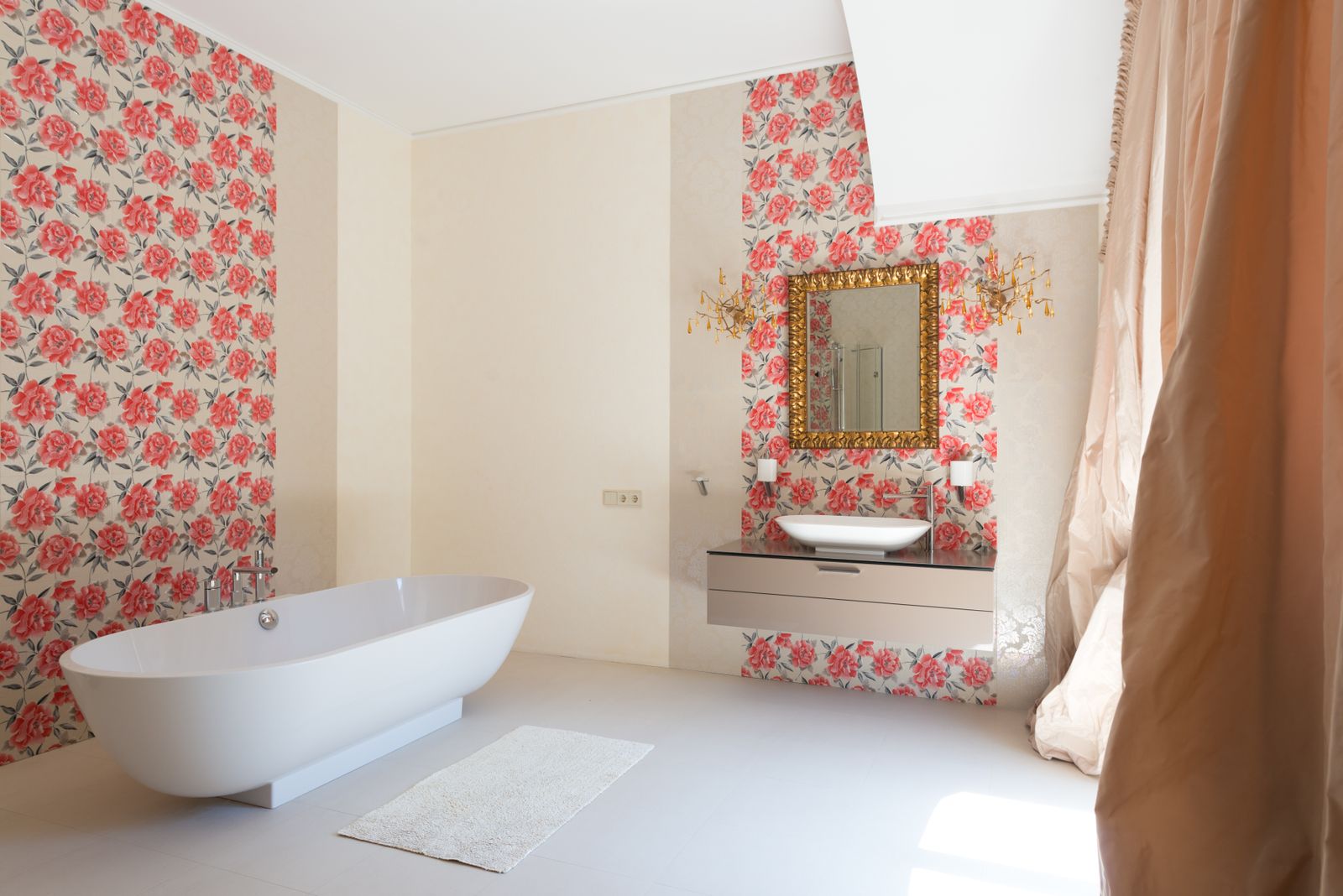 Riviera Glass House: bath