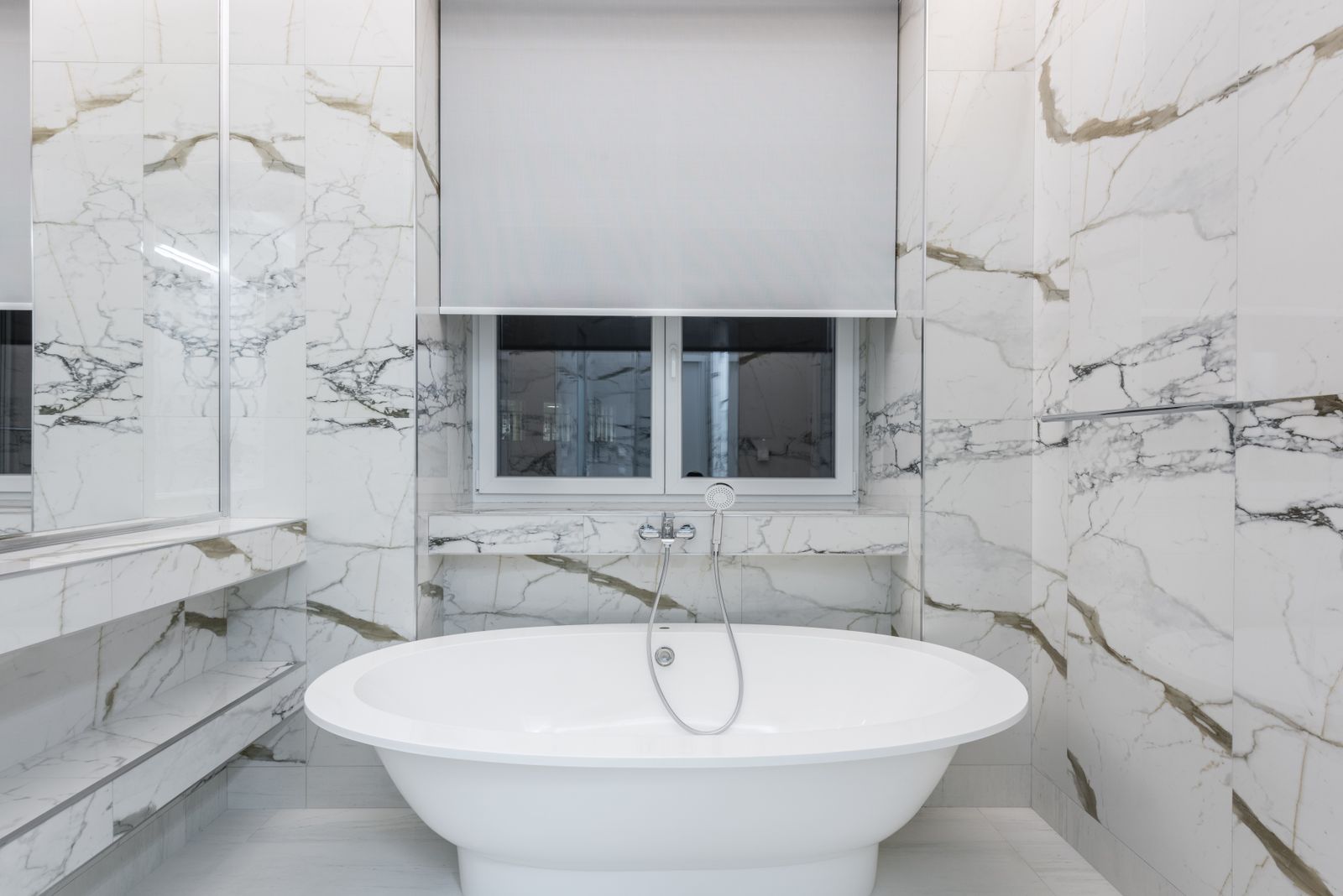 Villa Serena: bath