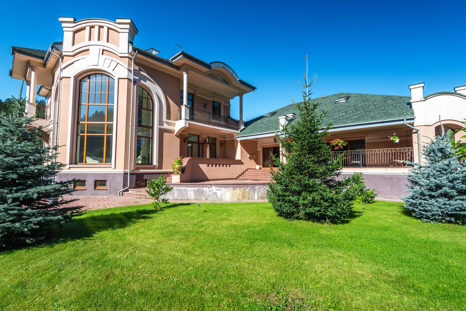 Riviera Glass House, The Riviera