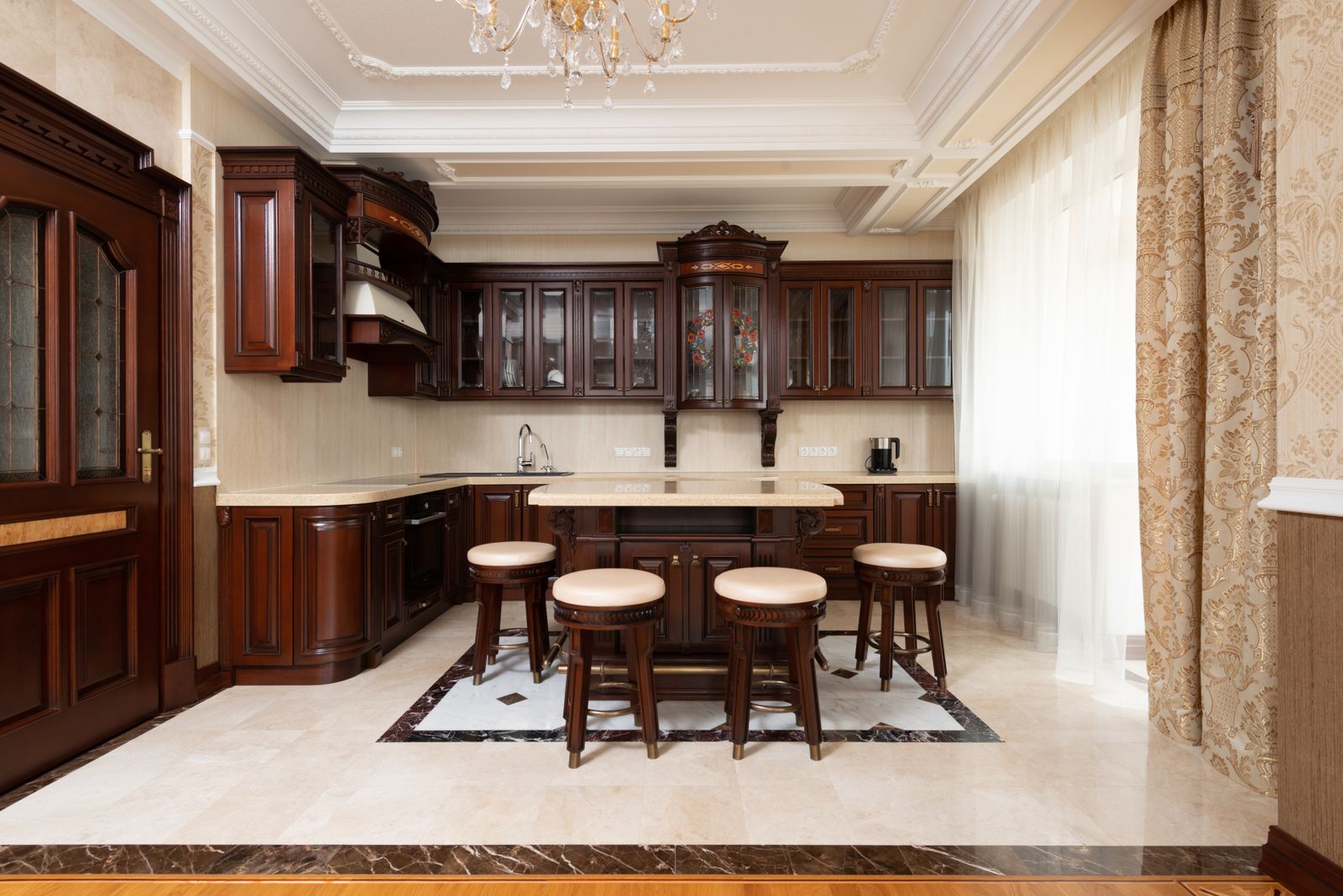 Hope Ranch Equestrian Estate: kitchen